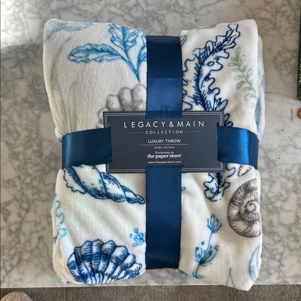 Legacy Collection Blue and Gray Patterned Throw